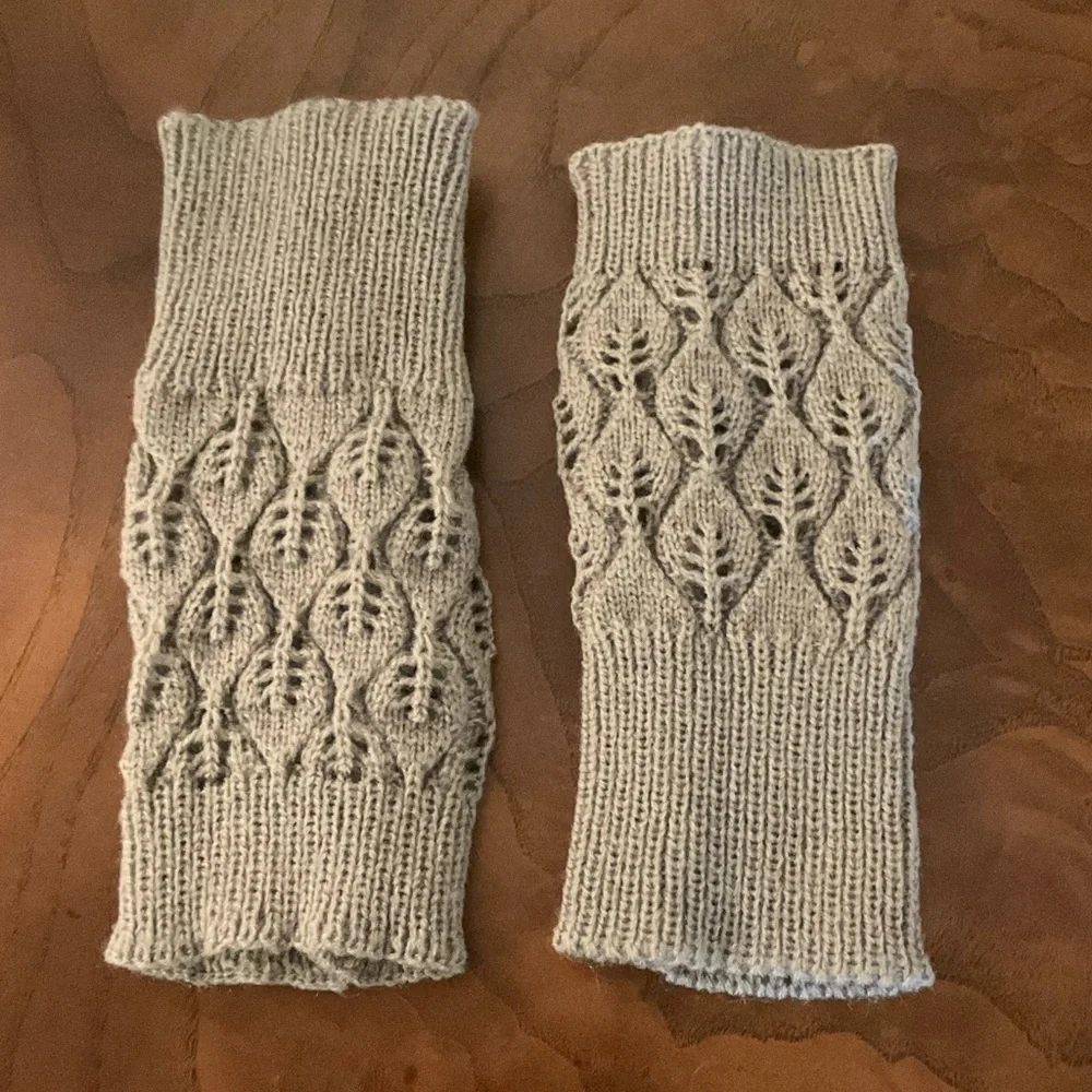 Fingerless Hollow Leaf Design Gloves